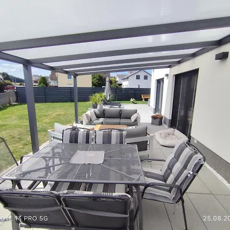 Mit Whirlpool, Sauna, Garten & Terrasse Apartment